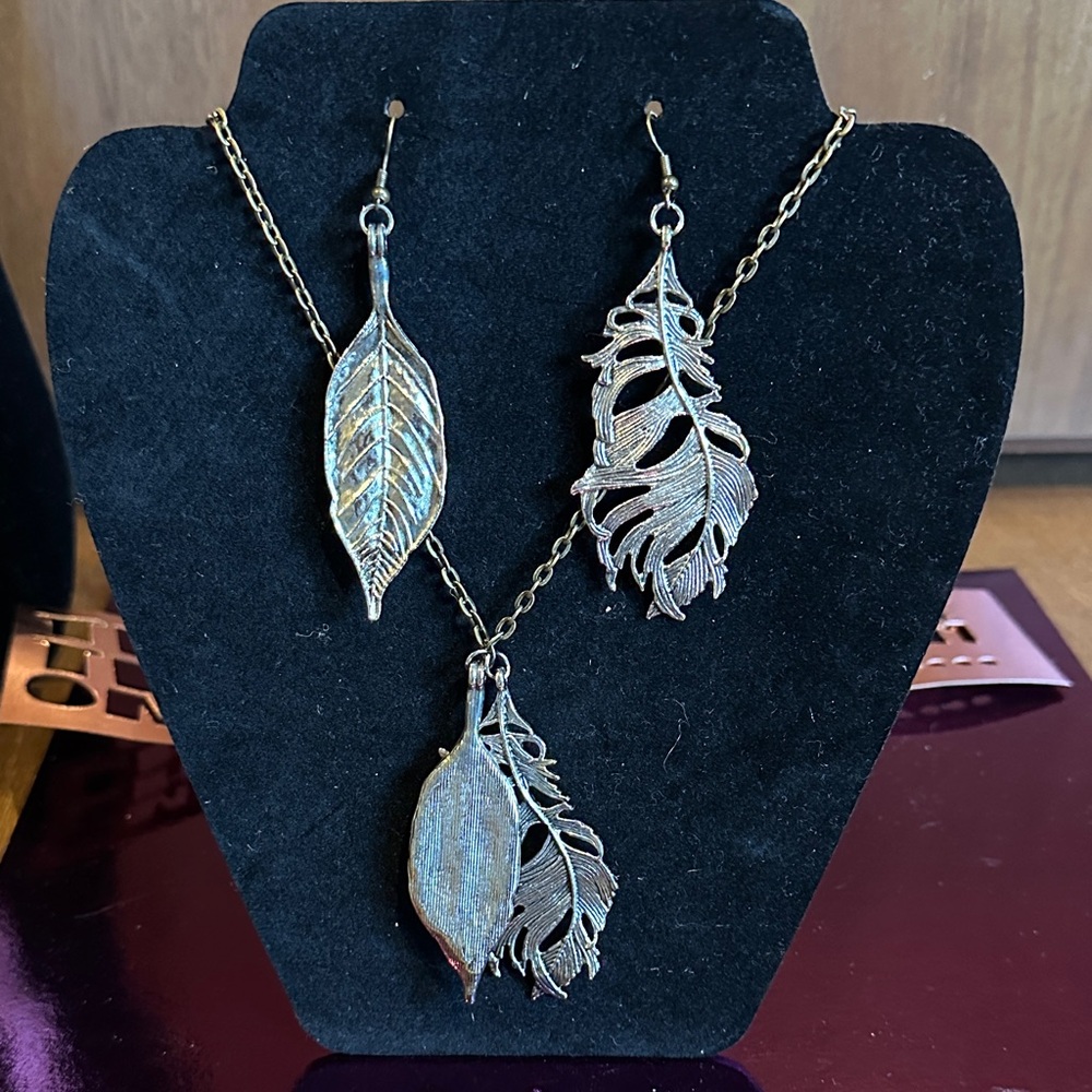 Elegant silver Leaf Jewelry Set Earrings and Necklace